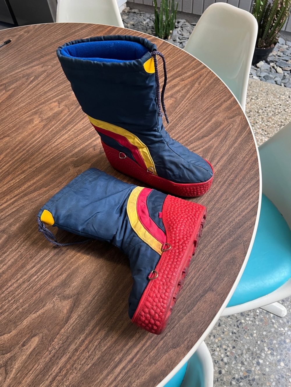 Vintage Moon Boots (size L)
